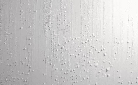 Condensatievorming op de muur. 