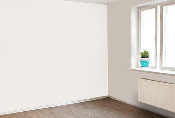 Photo d’un mur blanc propre après un traitement contre l’humidité ascensionnelle